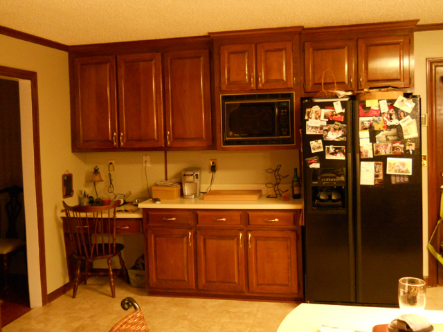 BEFORE: A kitchen in Roswell, Ga., before it was remodeled by Kitchen Solvers franchisees Art and Tommy Mancino.